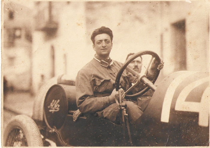 Original S/W Pressefoto Enzo Ferrari mit 21 Jahren bei der Targa Florio 1920