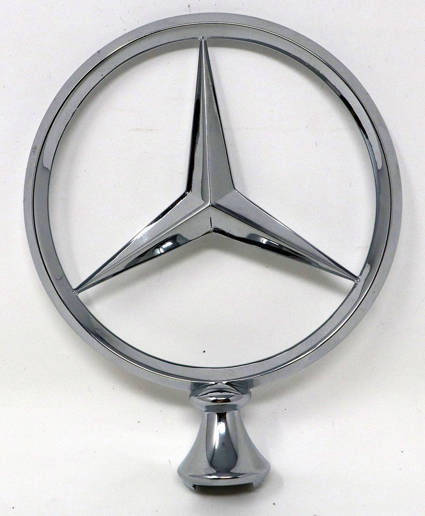 Große Mercedes-Benz Logo-Leuchtschrift mit Logo auf der …