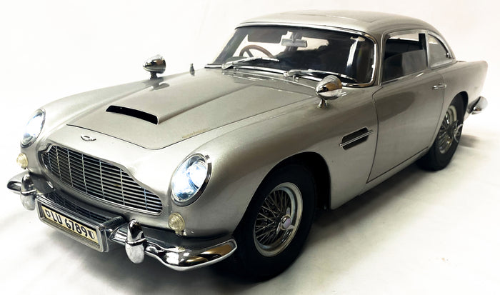 Aston Martin Handarbeitsmodell DB5 Maßstab 1:8