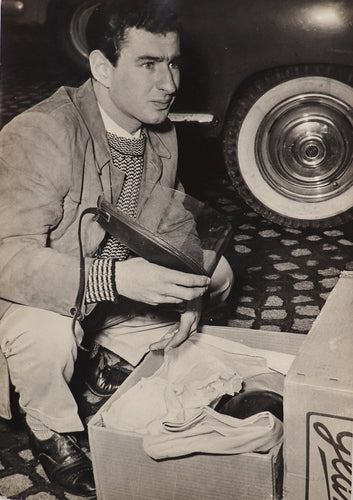 Handgeschriebene Postkarte von Enzo Ferrari an Dino und Laura Ferrari von 1954