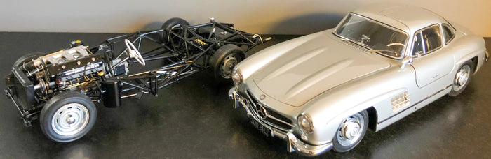 Handarbeitsmodell Mercedes-Benz Typ 300 SL mit 300 SL Chassis 1:8