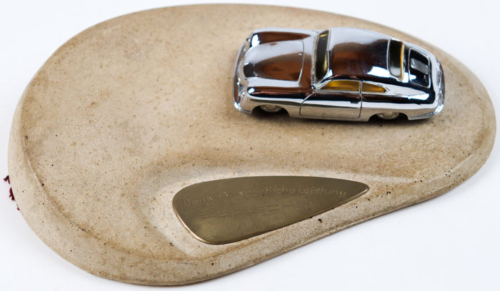 Porsche Trophäe „Dank für sportliche Leistung“ - Herbert Linge Sammlung